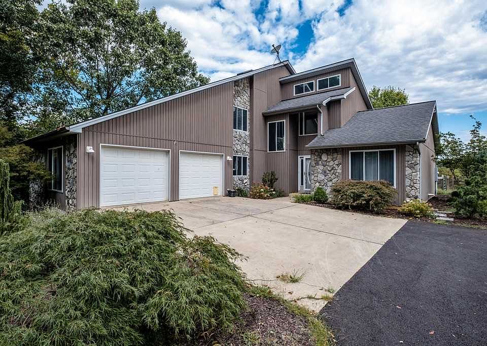 1st image of 286 Old Forge Ln