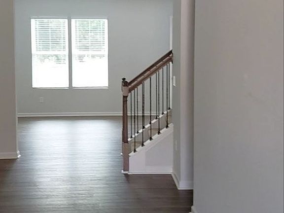 3rd image of 271 Brighton Bend Ln