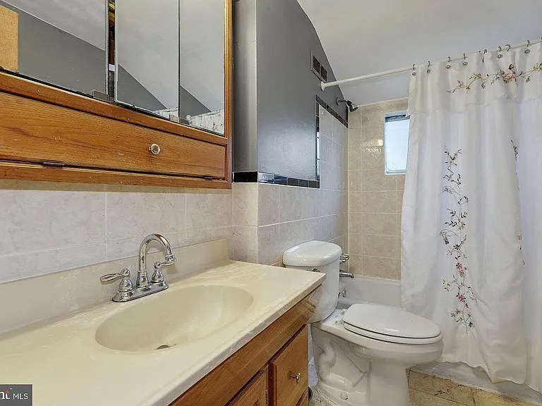 1141 Gloria Ave — Photo 8