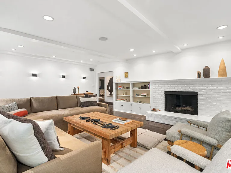 2107 El Roble Ln — Photo 7