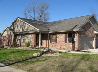 3200 Leverett Ct, Alton, IL 62002