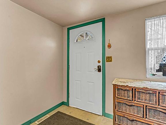 5th image of 612 20th St NE #2