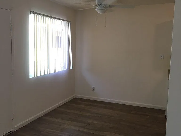 722 S Raitt St #8 — Photo 5