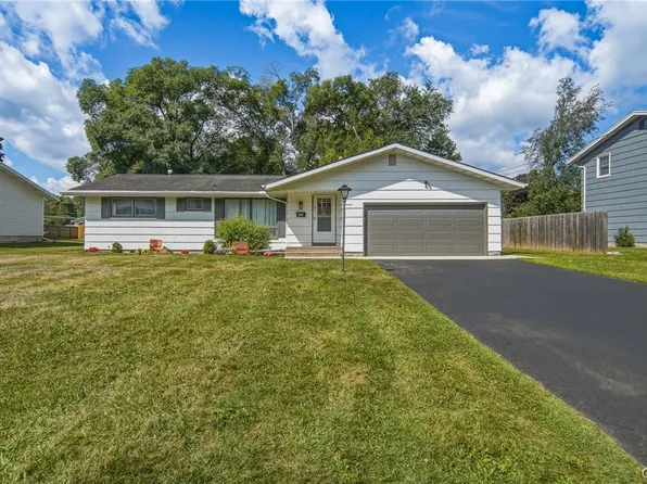 7411 Rosewood Cir, North Syracuse, NY 13212