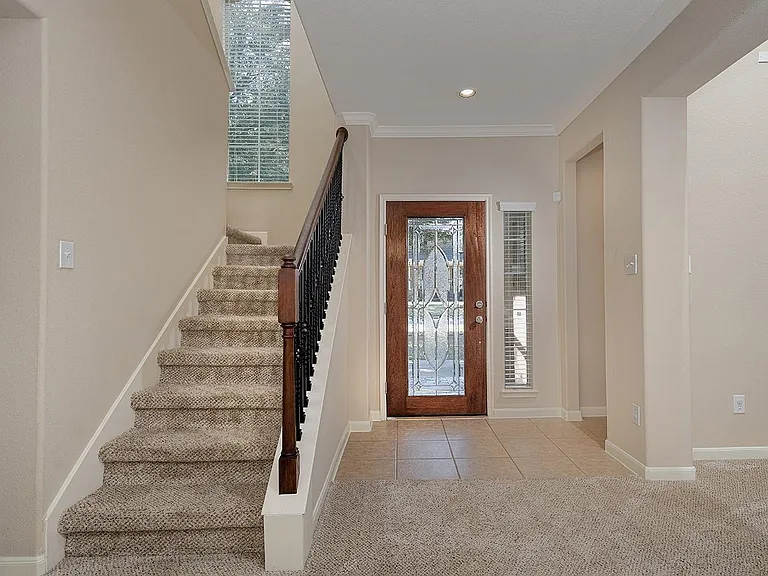 50 E Pipers Green St — Photo 4