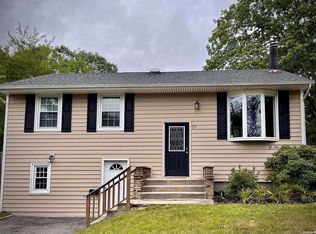 19 Patricia Rd, East Patchogue, NY 11772