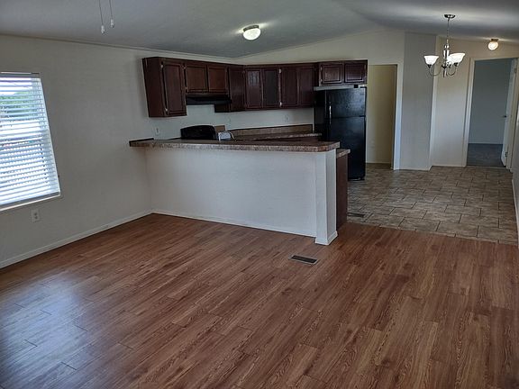 3rd image of 8203 Montgomery Oak