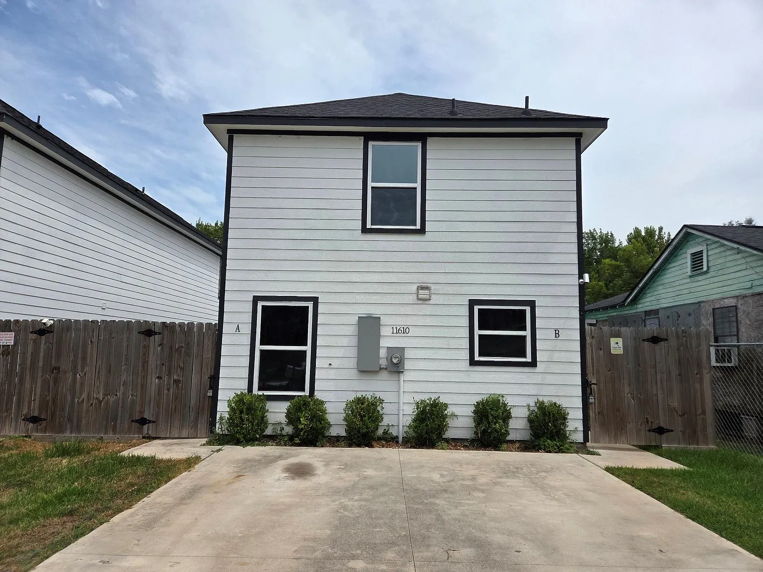 11610 Danford Ln — Photo 1