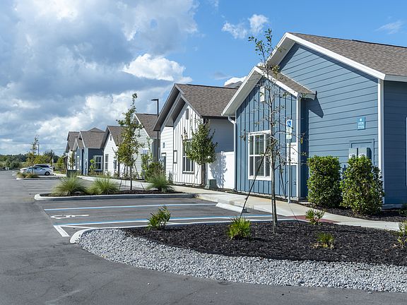 Red Maple Ln-001