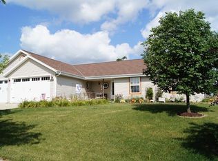 1550 Cardinal Dr, Hartford, WI 53027