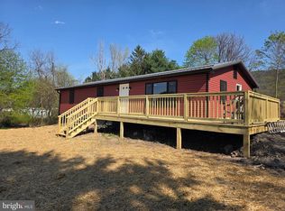 5 Dense Oak Ln, Berkeley Springs, WV 25411