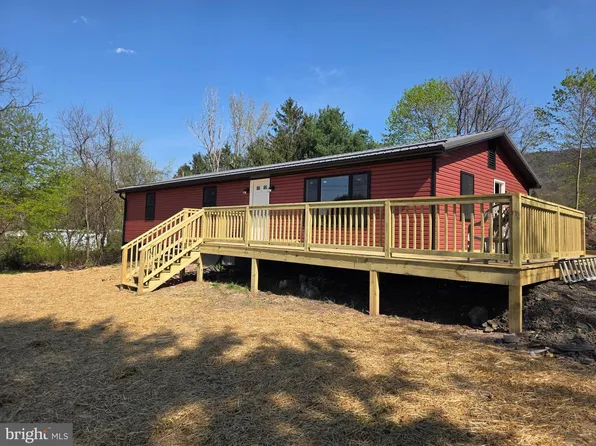 5 Dense Oak Ln, Berkeley Springs, WV 25411