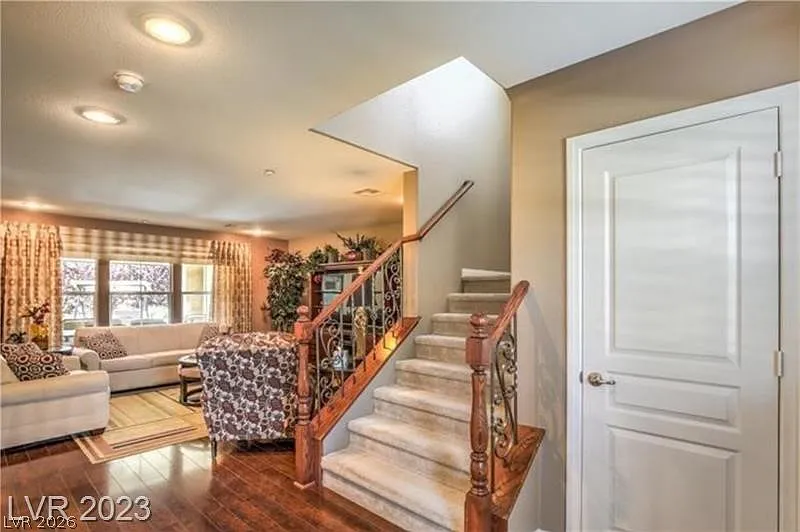 3 bed, 2.5 bath, 2280 sqft, $2,500 — Photo 3