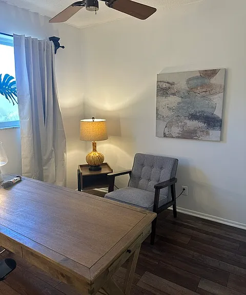 Office (or can convert to bedroom), Apt B