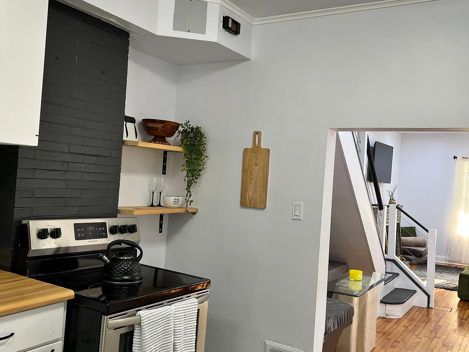 3 bed, 1.5 bath, 1250 sqft, $2,300 — Photo 4