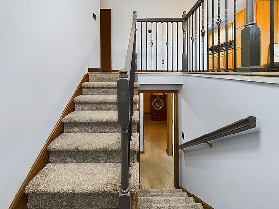 2nd image of 565 Shasta Dr