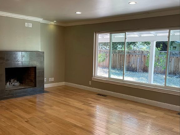 3rd image of 2048 Louise Ln
