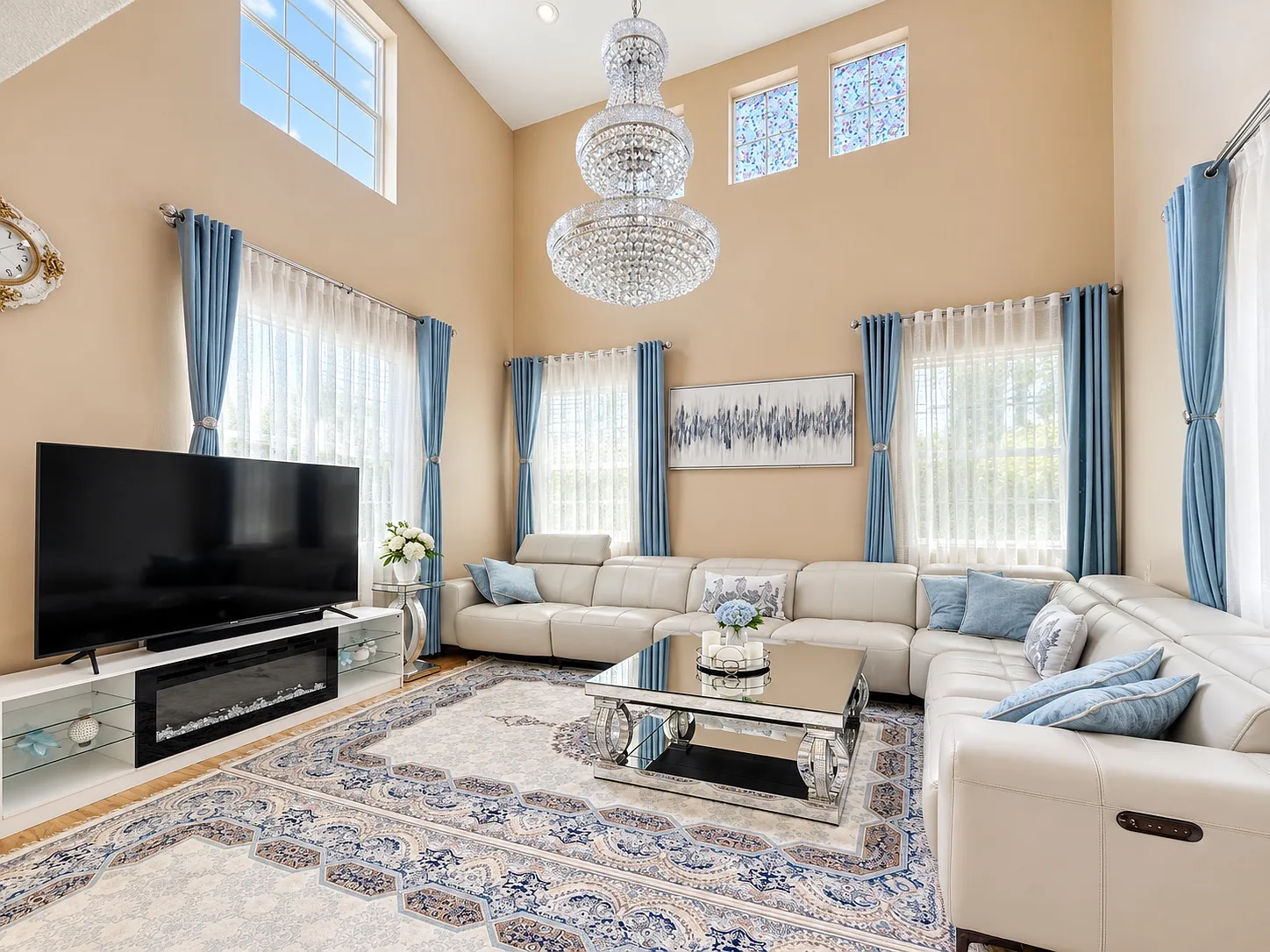 3 bed, 2.5 bath, 1975 sqft, $4,999 — Photo 1