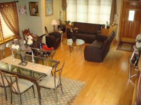 LIVING ROOM / DINING ROOM