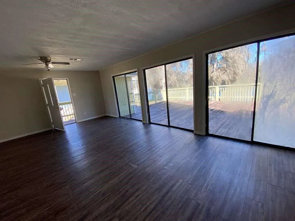 3 bed, 2.0 bath, 1600 sqft, $1,599 — Photo 3