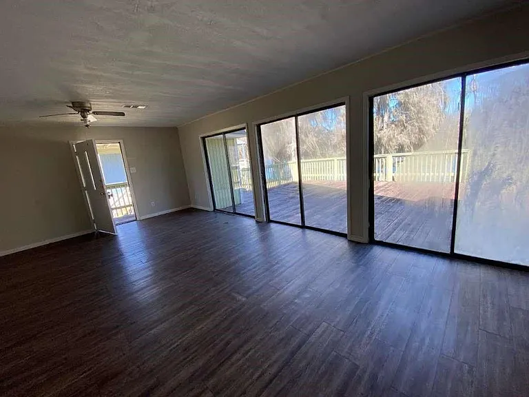 201 Ferguson Dr — Photo 5