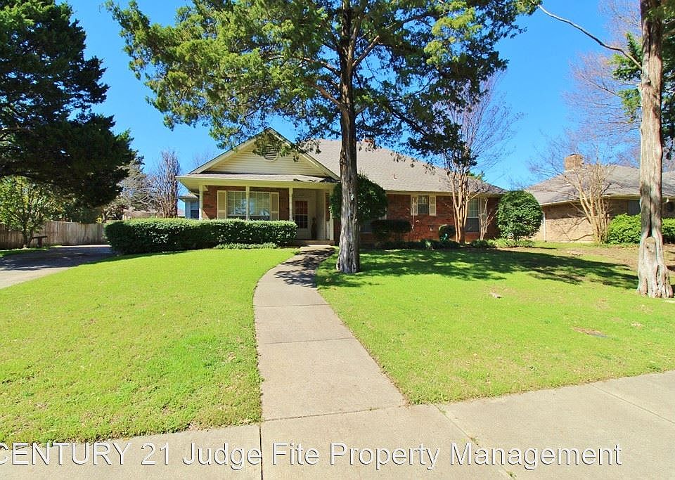 1st image of 1122 Douglas Dr