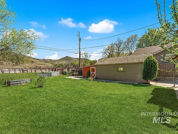 3rd image of 426 N Bacon Dr