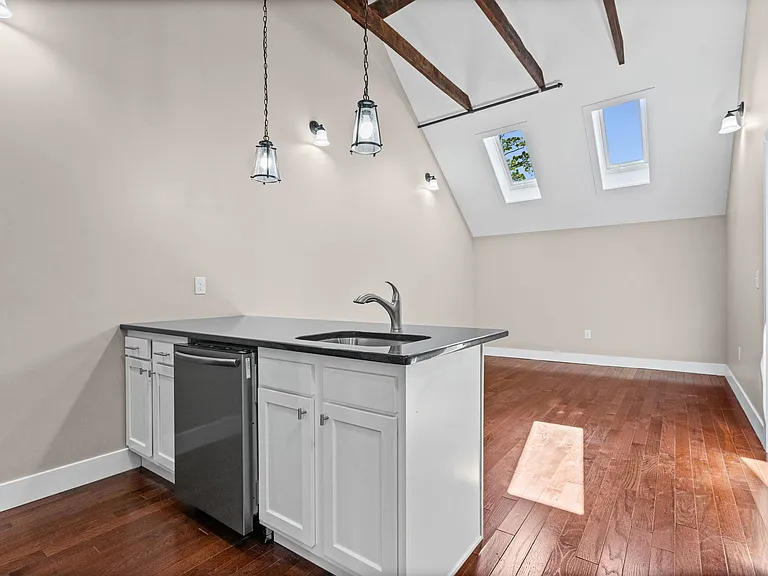 521 Warren St #4 — Photo 15