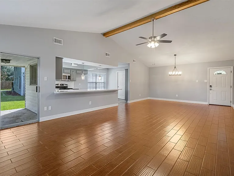 210 Pecan Valley Ct — Photo 4