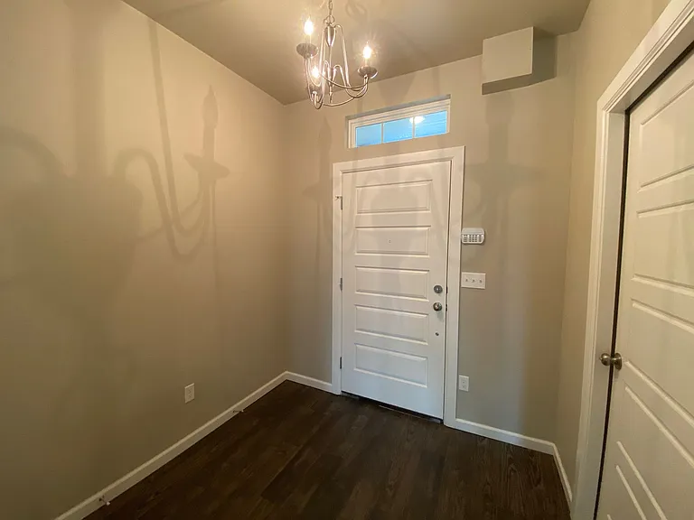 749 SW 14th St — Photo 27