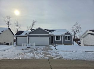 1913 Holly Meadow Ave SW, Cedar Rapids, IA 52404