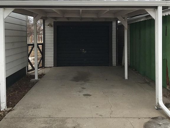 4th image of 412 Clover Ave