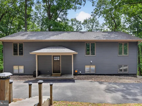 141 Huckleberry Ln, Harrisburg, PA 17112