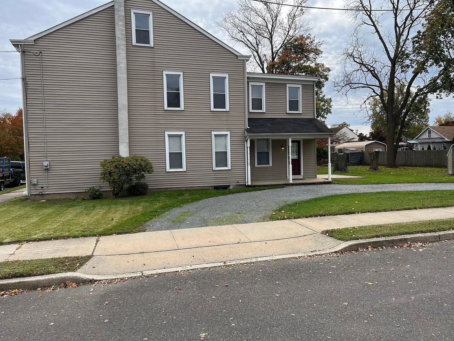 3 bed, 1.5 bath, 1568 sqft, $2,300 — Photo 2
