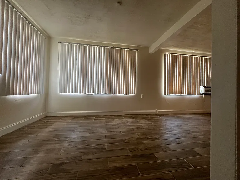 257 Whittier Ave — Photo 27