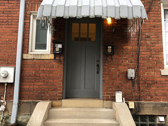 Stoop/Entrance -- view 1