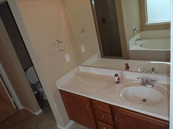5th image of 301 Acklington Dr