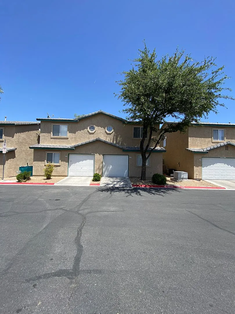 Americana Property Mgmt - Gated 2beds -2baths Townhouse In Spring Valley — Photo 1