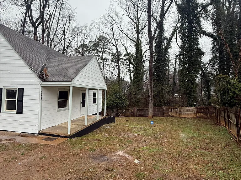 1003 William Dr — Photo 2