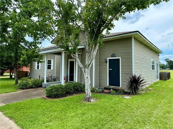 627 E 5th St, Natchitoches, LA 71457