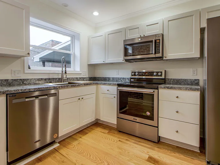333 S Conkling St #A — Photo 2