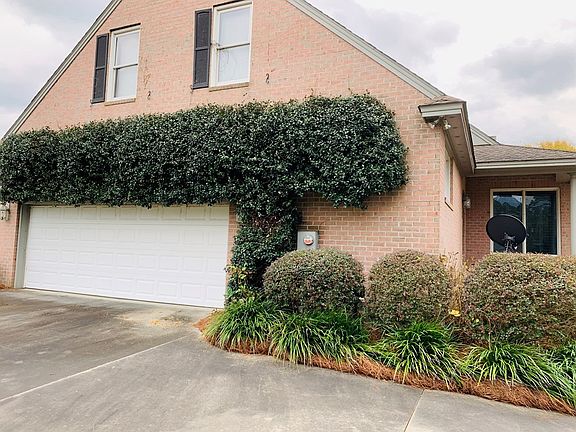 3rd image of 131 Lakeview Ct