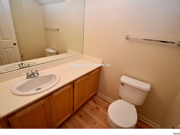 3rd image of 2048 Easton Dr