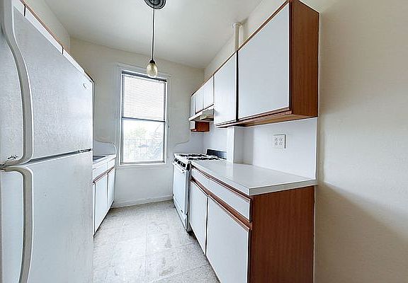4th image of 30 Daniel Low Ter APT 3R