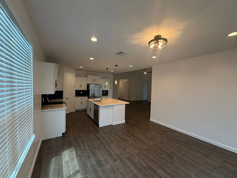 38005 W Montserrat St — Photo 15