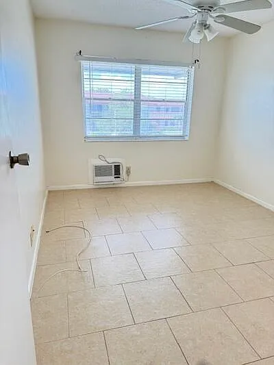 186 Norwich E #186-H — Photo 8