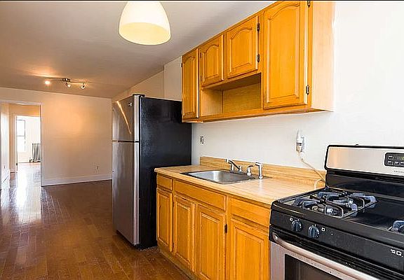3rd image of 157 Jefferson Ave #1E