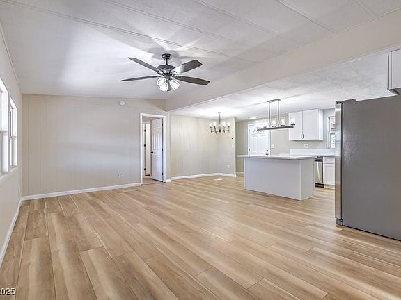 2nd image of 1481 Royal Ave