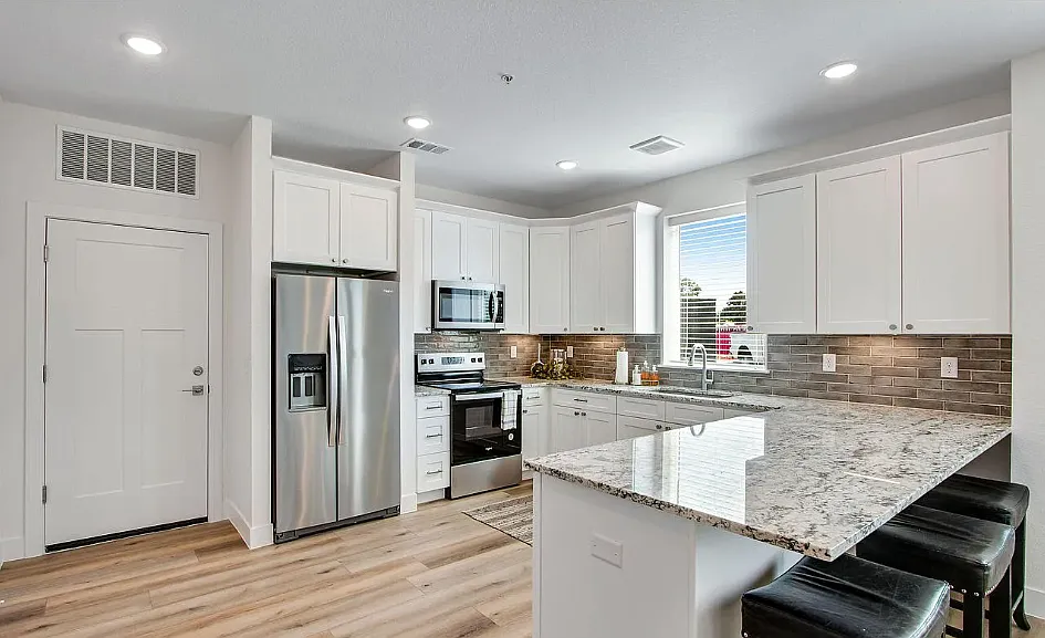 3 bed, 2.5 bath, 1441 sqft, $2,195 — Photo 3