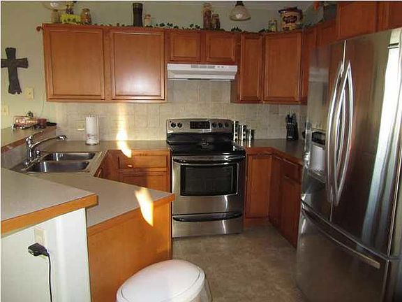 5th image of 400 Meadowlark Dr